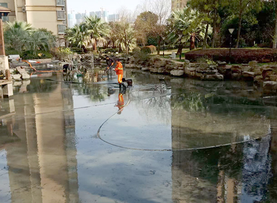 舟曲景观池淤泥清理